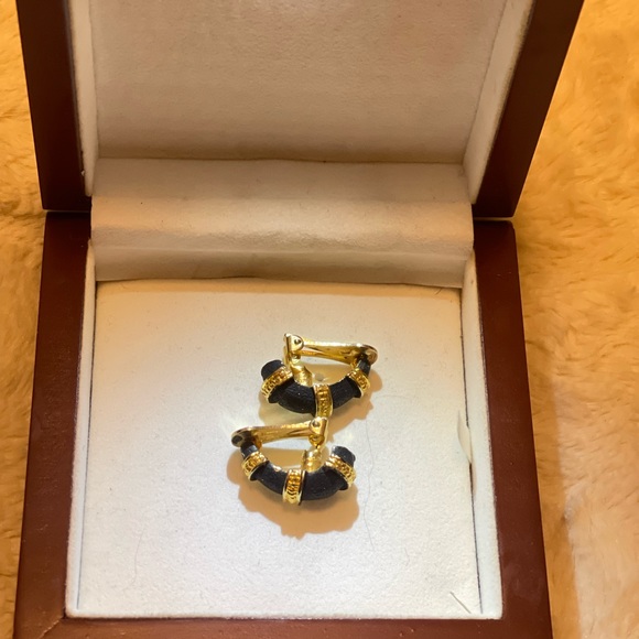 Clip on earrings - Picture 2 of 6